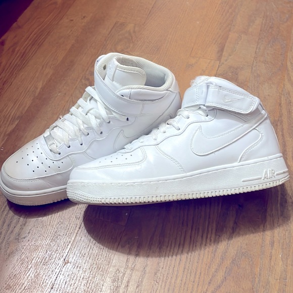 Nike Air Force 1’s 07 - Picture 2 of 5